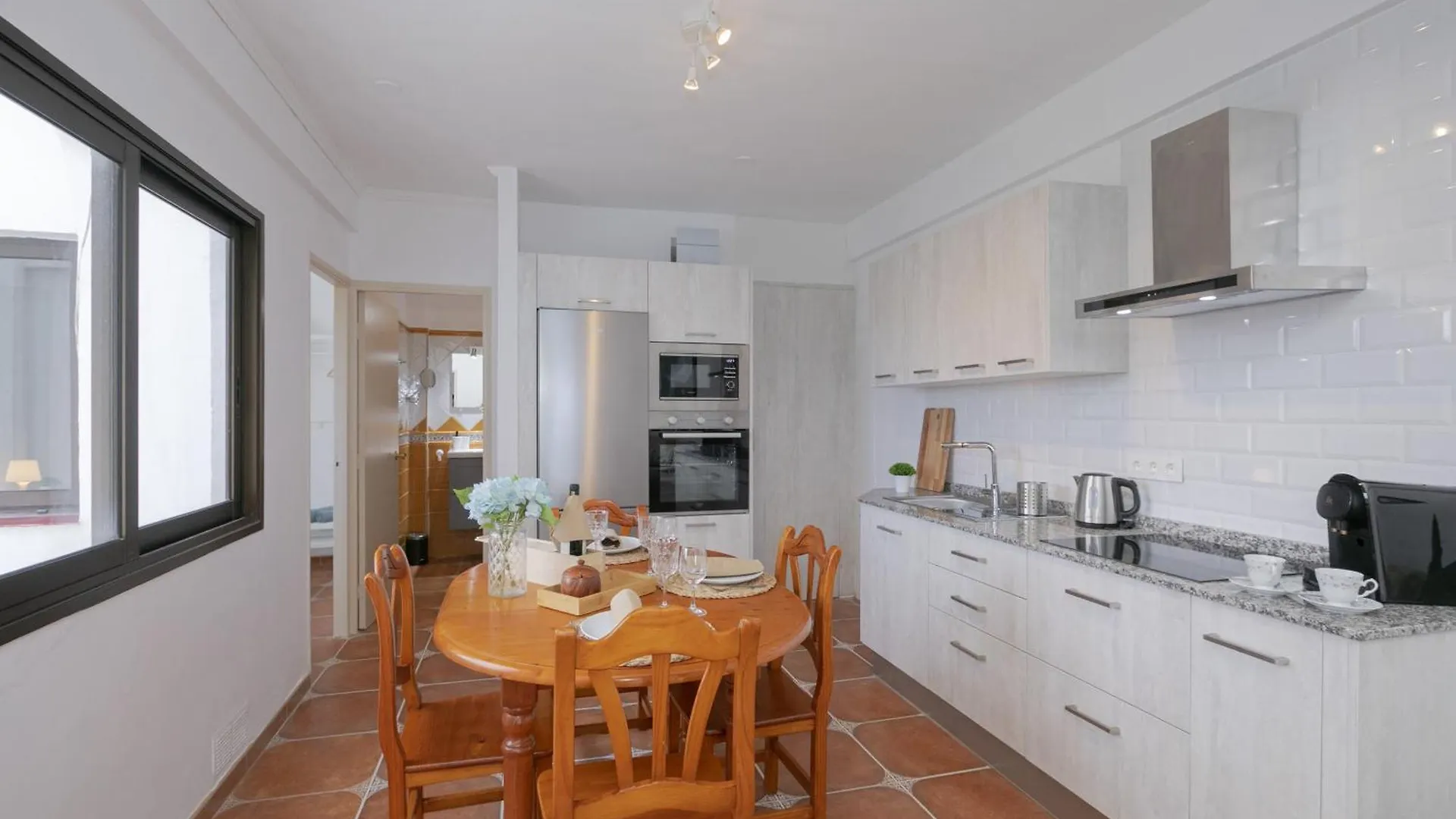 Rooftop View Escape - 1 Minute To Center And Fast Wi-Fi - Special Low Season Price For May And June