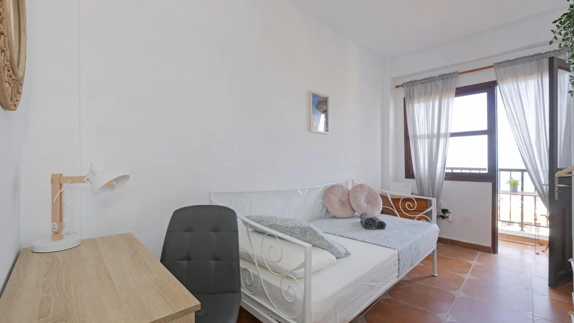 Apartment Rooftop View Escape - 1 Minute To Center And Fast Wi-Fi - Special Low Season Price For May And June