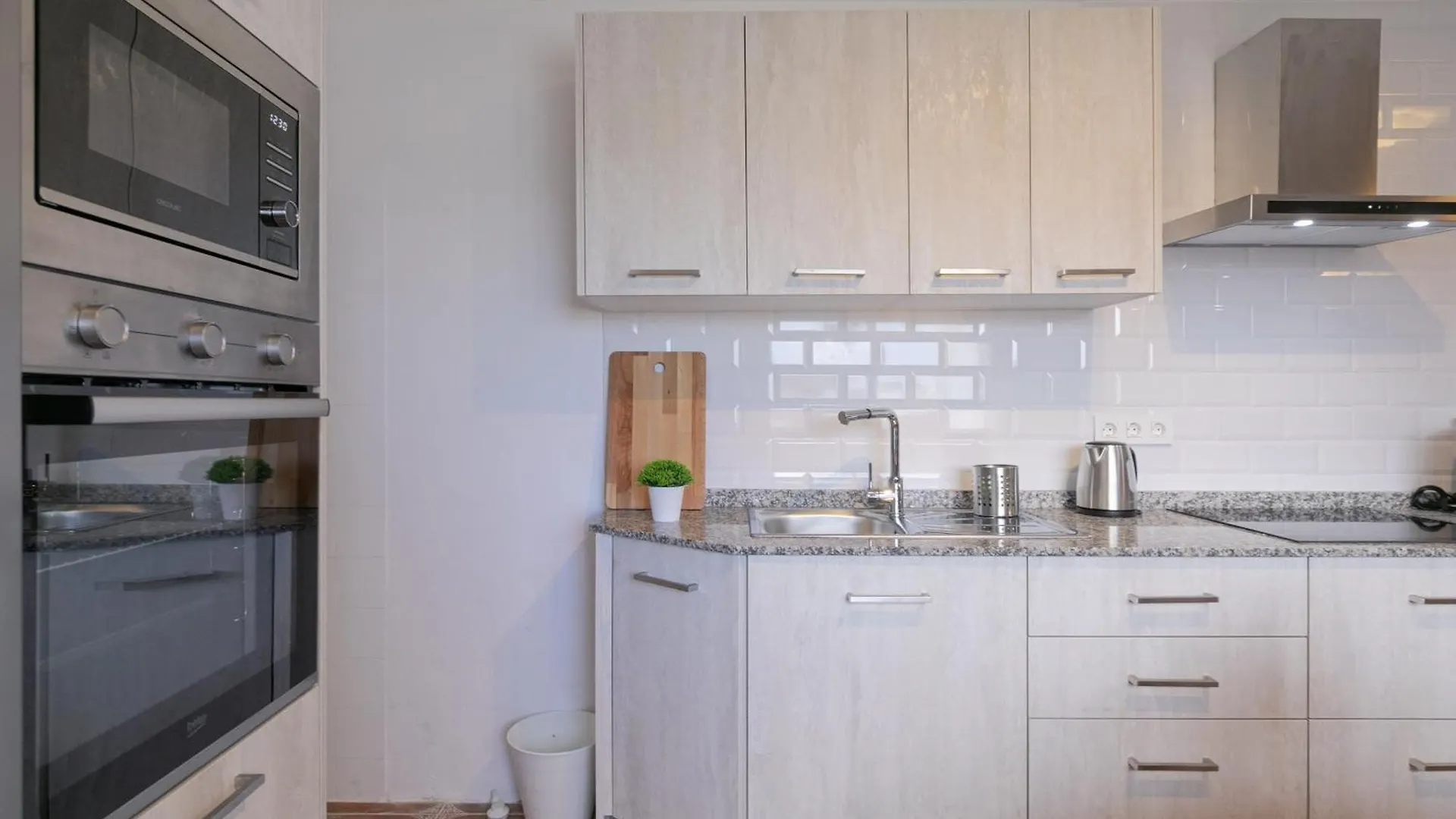 Apartment Rooftop View Escape - 1 Minute To Center And Fast Wi-Fi - Special Low Season Price For May And June Spain