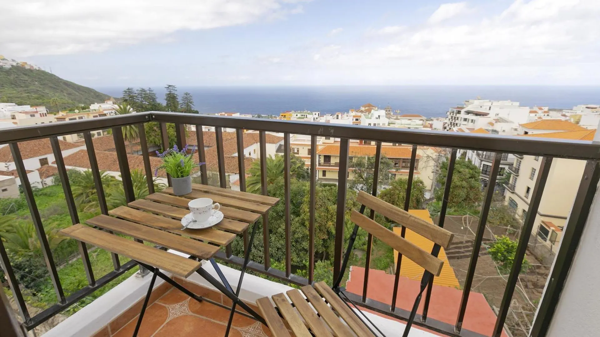Apartment Rooftop View Escape - 1 Minute To Center And Fast Wi-Fi - Special Low Season Price For May And June