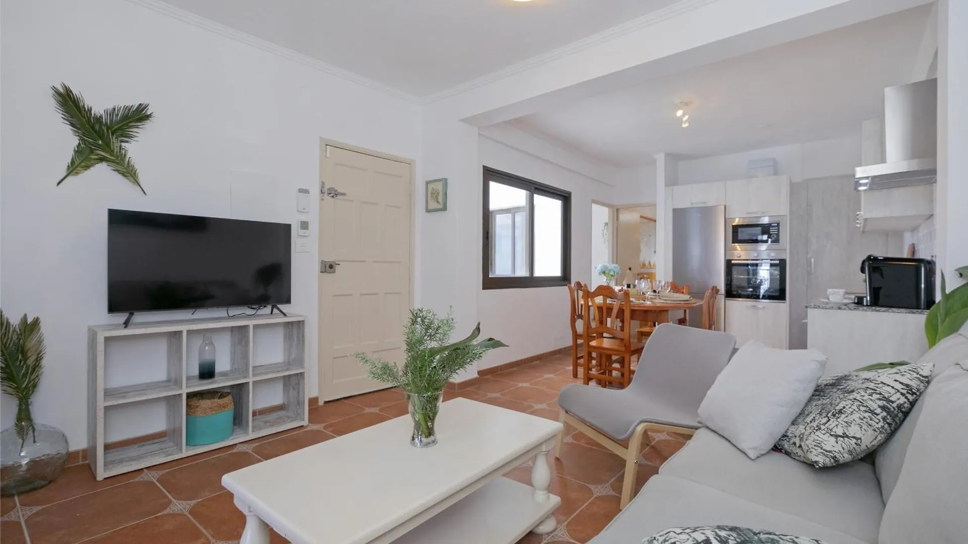 Rooftop View Escape - 1 Minute To Center And Fast Wi-Fi - Special Low Season Price For May And June 0*, Icod De Los Vinos